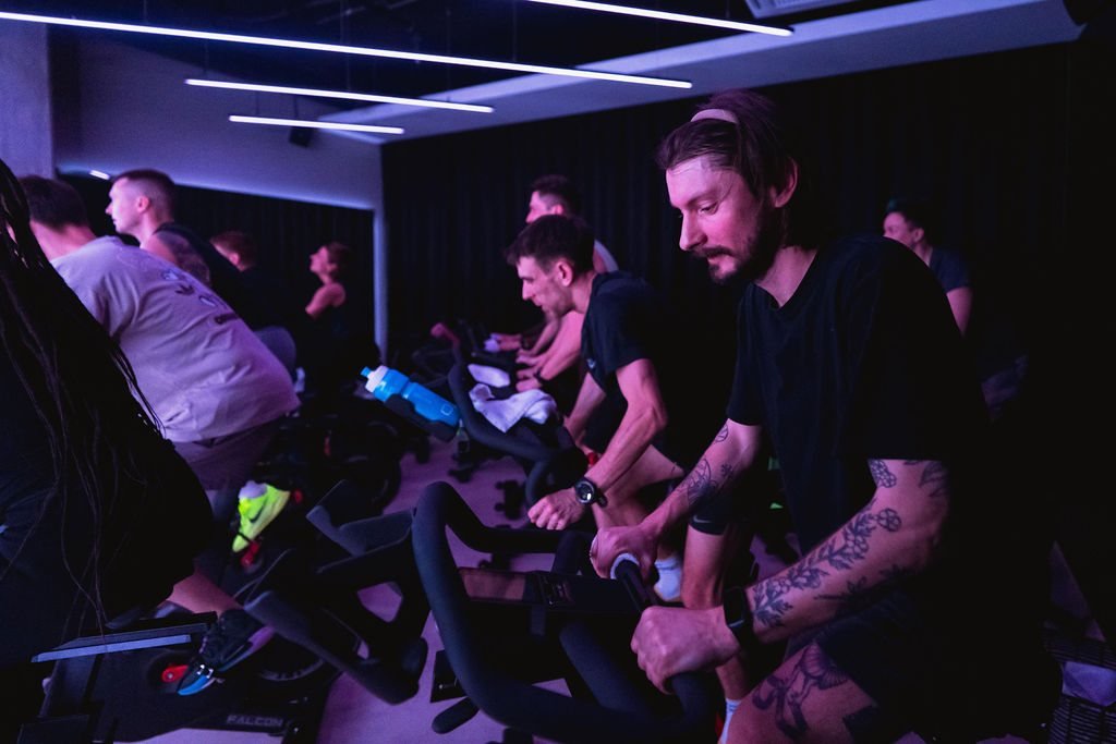Vyrai mina spin treniruotėje